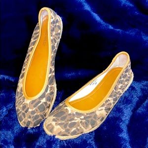 🥳🥳NINE WEST BRAND FABRIC FLATS. LEOPARD PRINT.